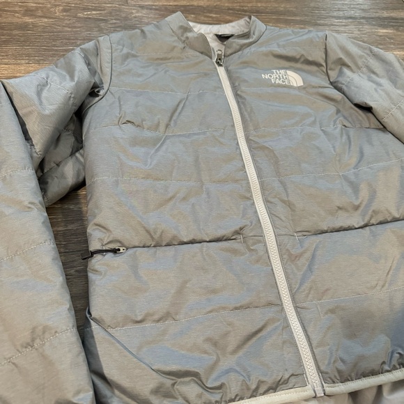 The North Face lightweight jacket for warmth - Picture 5 of 12